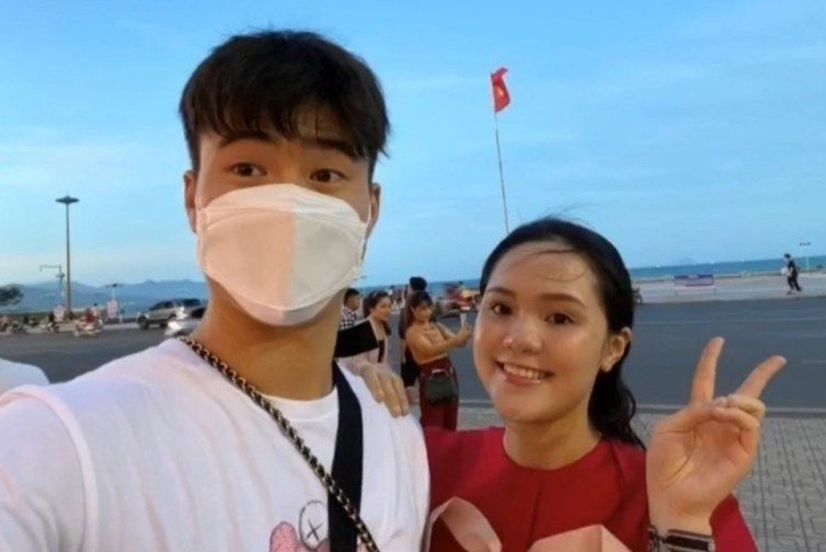 Duy Manh, Van Duc dua vo di choi va nghi ngoi dip le hinh anh