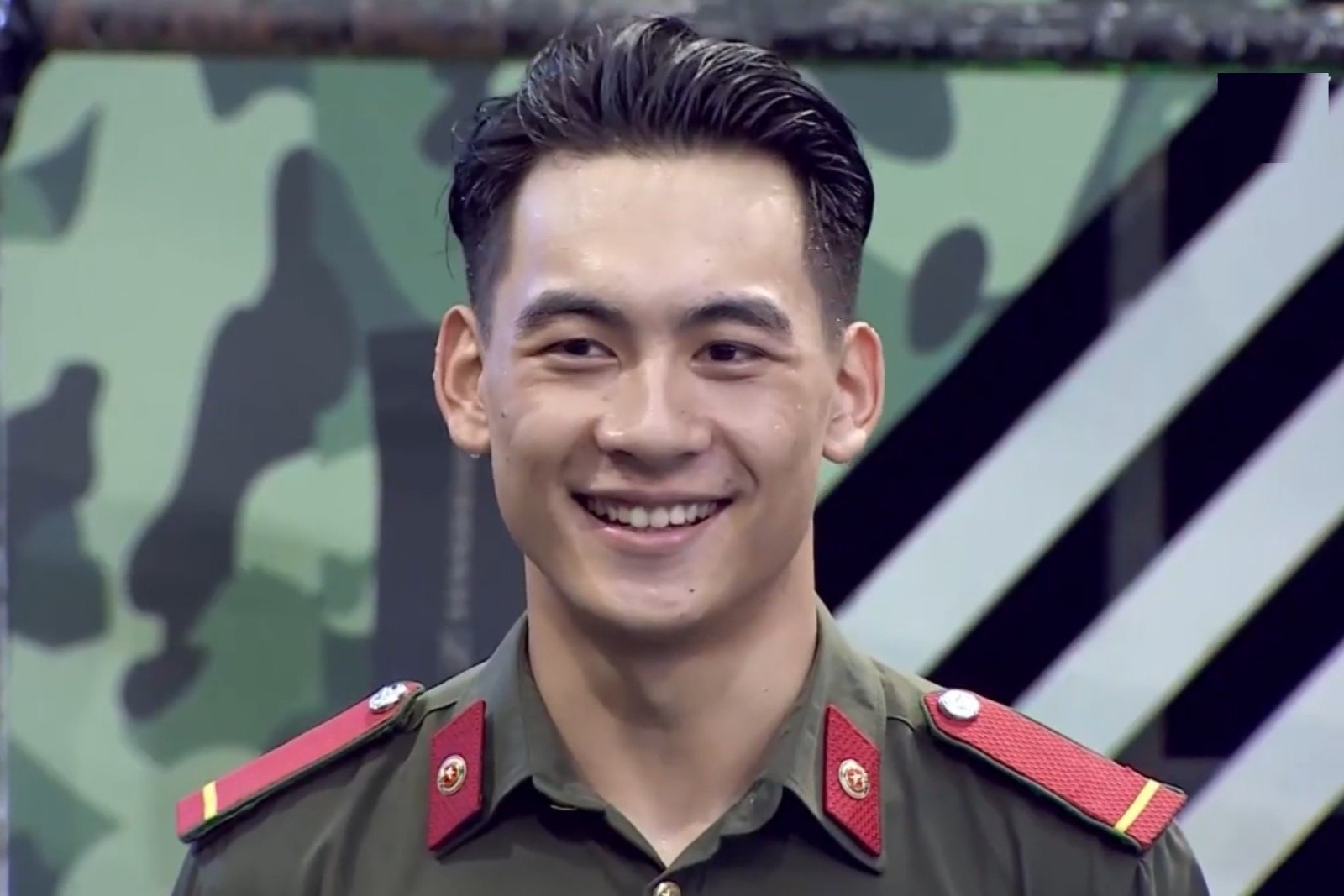 Chien si cong an bat ngo noi tieng khi xuat hien tren truyen hinh hinh anh