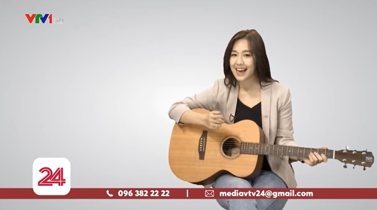 cô gái tặng hoa Tổng thống Trump làm MC VTV ảnh 1 co gai tang hoa Tong thong Trump lam MC VTV anh 1