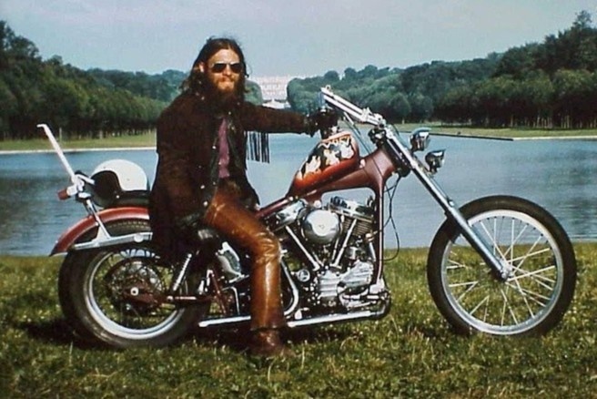 Dan mang the gioi khoe ong ba, bo me la ‘rich kid, dan choi’ mot thoi hinh anh