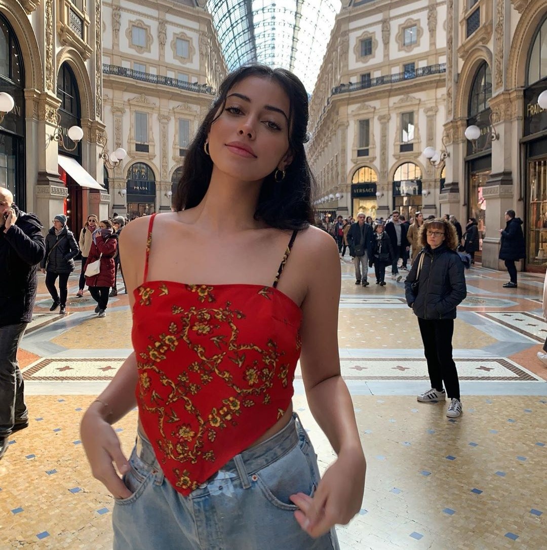 Co gai thanh mau dinh dam nho lot mat xanh cua Justin Bieber anh 8