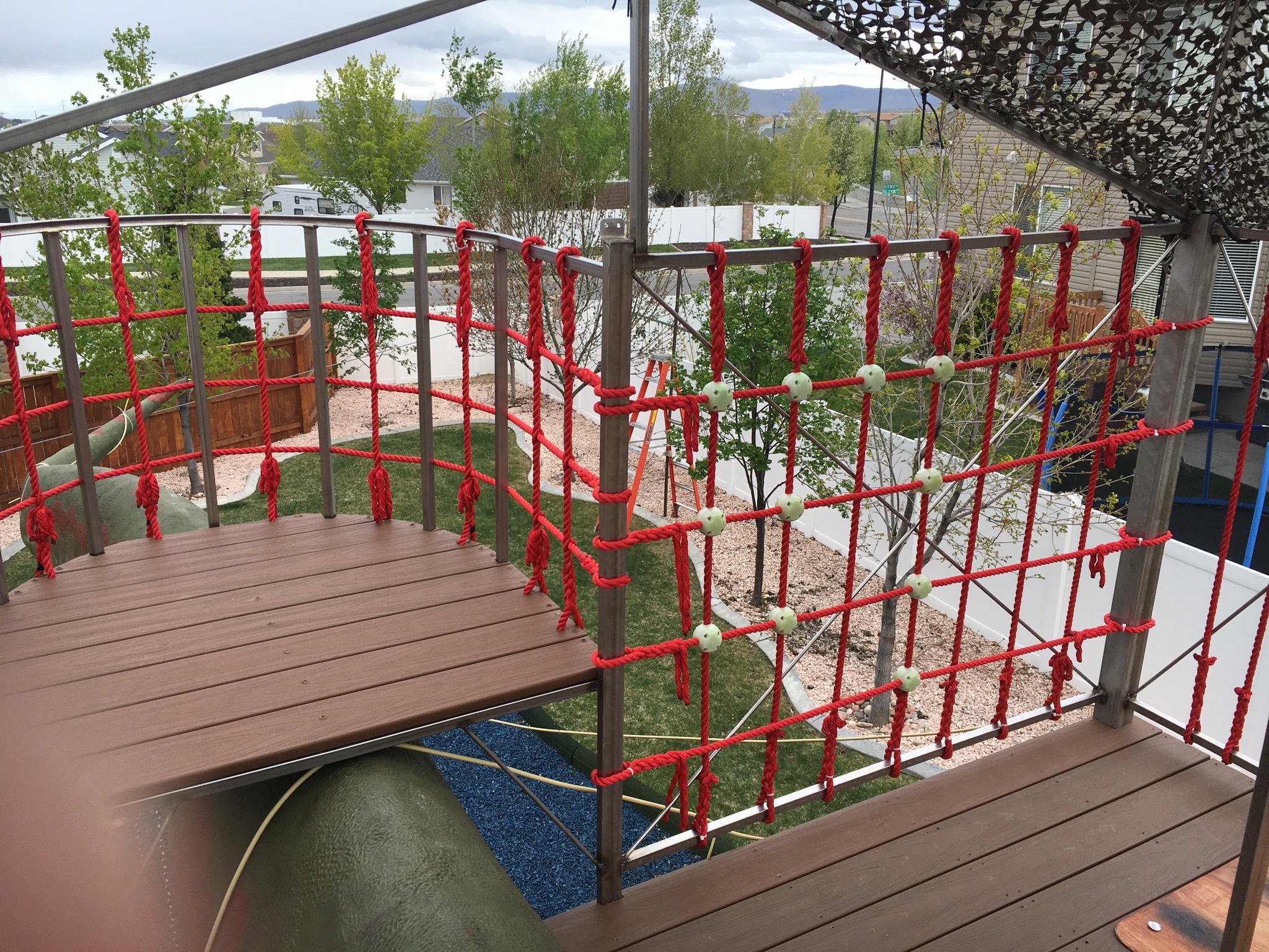 ong bo lam san choi khung long cho con anh 10