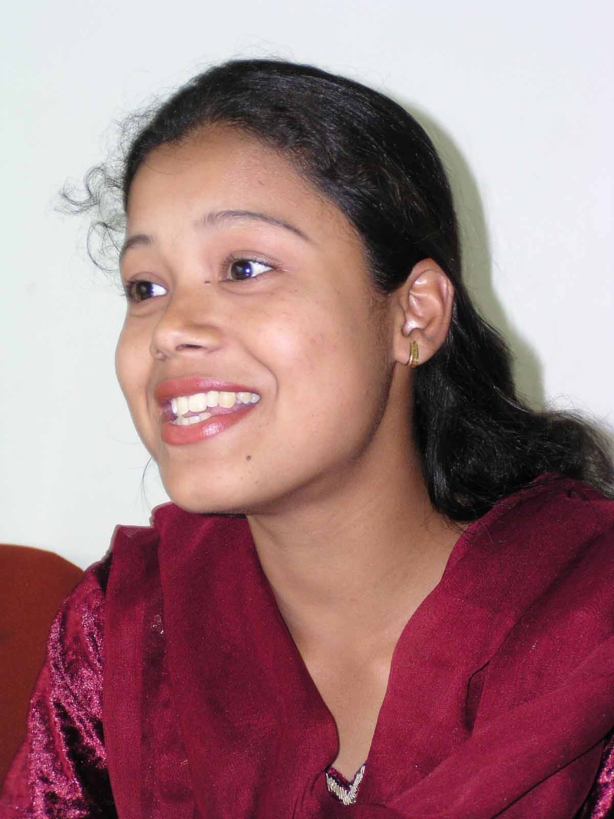 co gai bi tan cong axit thang Ai la trieu phu anh 3