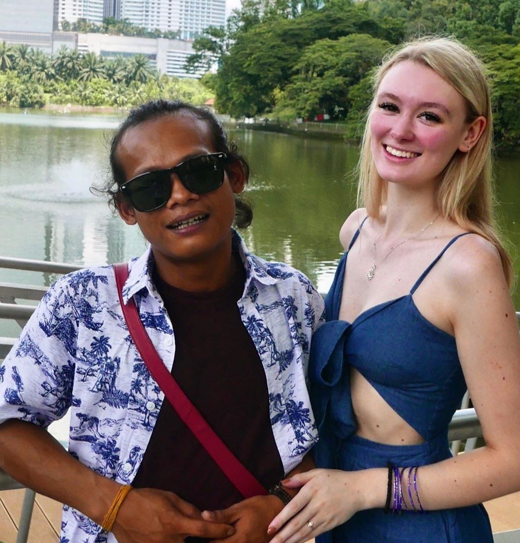 cap vo chong dua lech anh 2