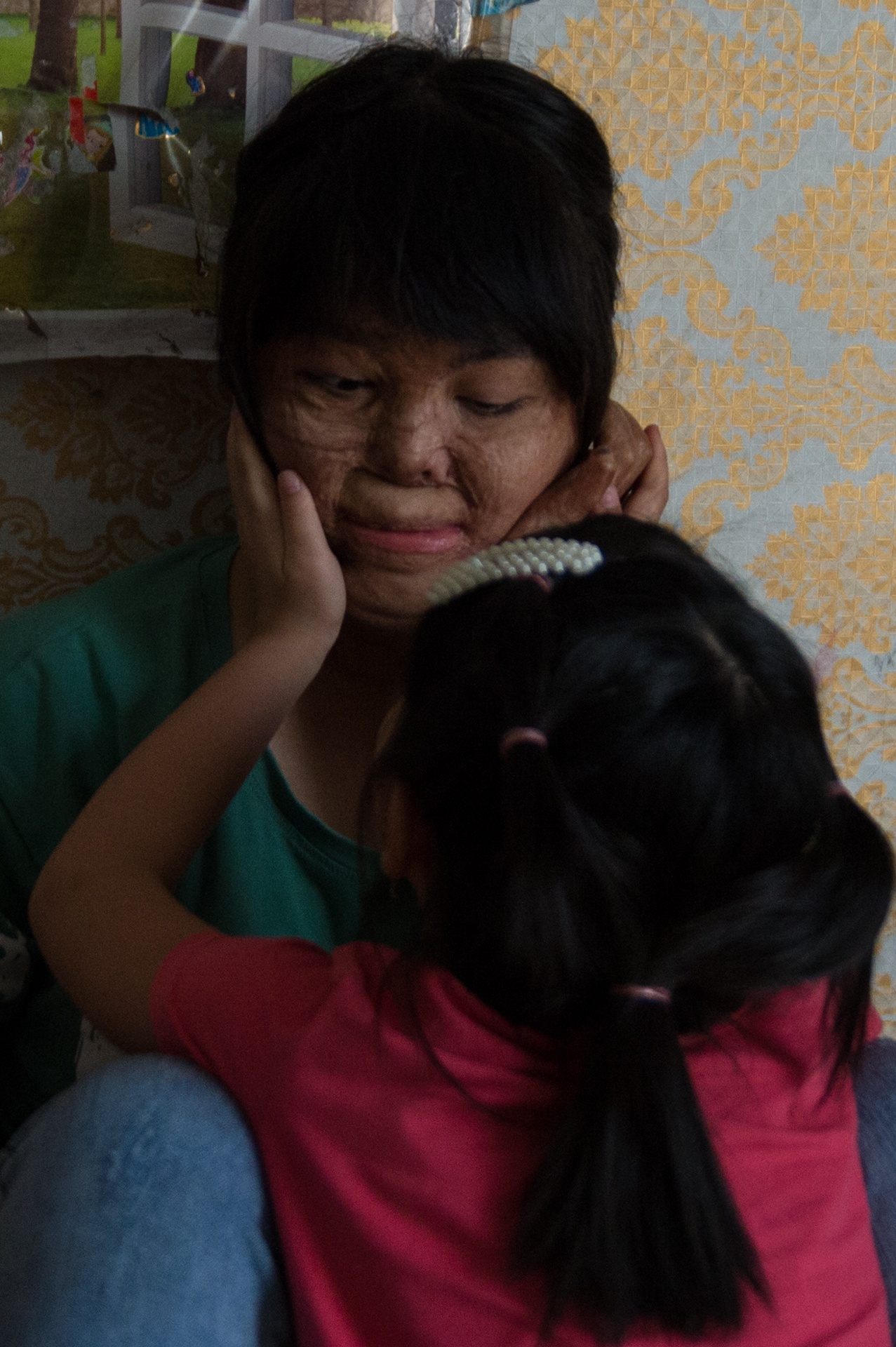 co gai bi chong tam xang dot anh 2