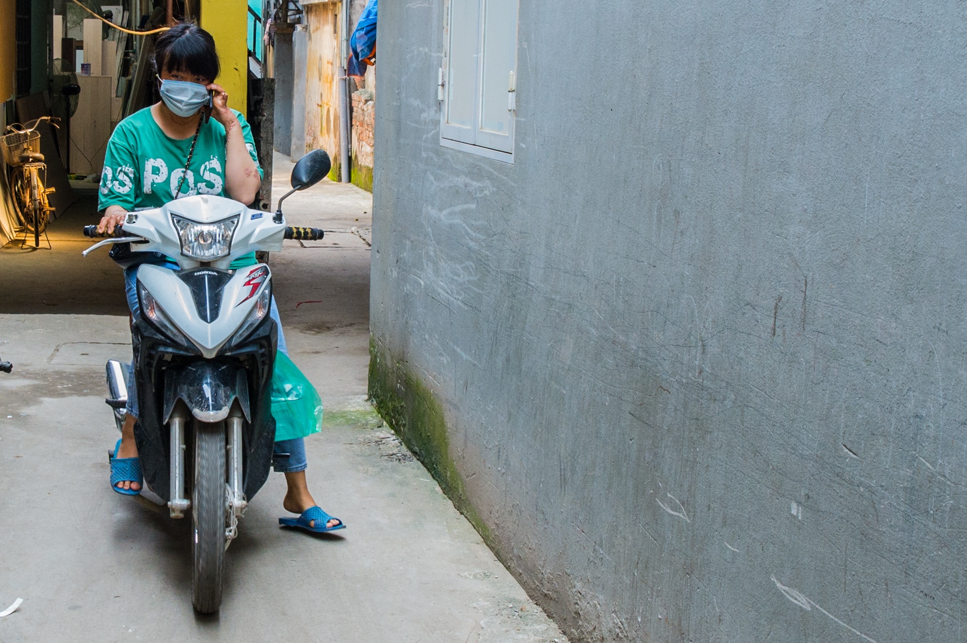 co gai bi chong tam xang dot anh 4