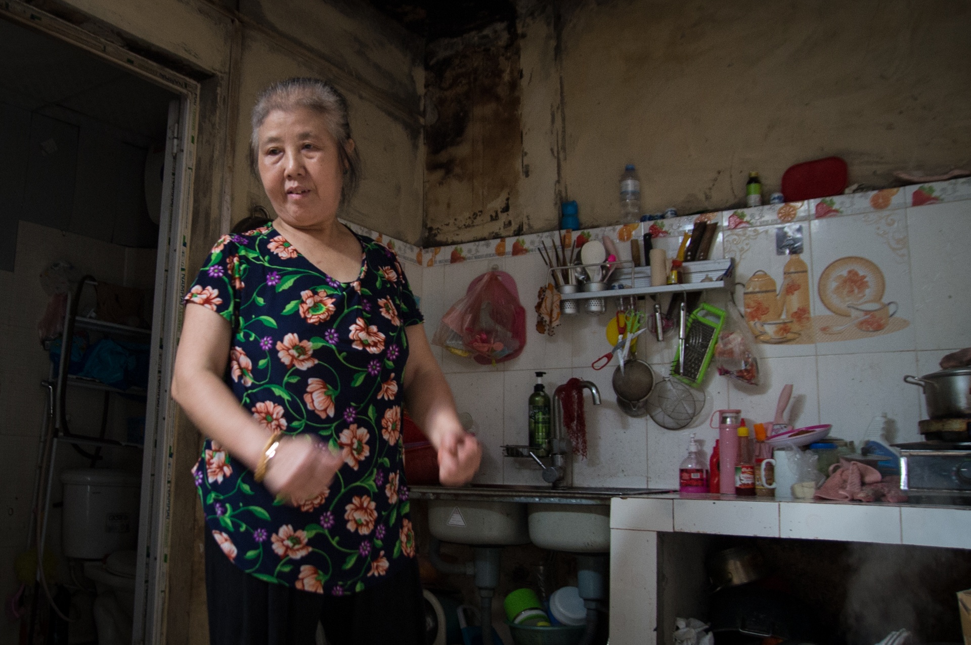 co gai bi chong tam xang dot anh 6