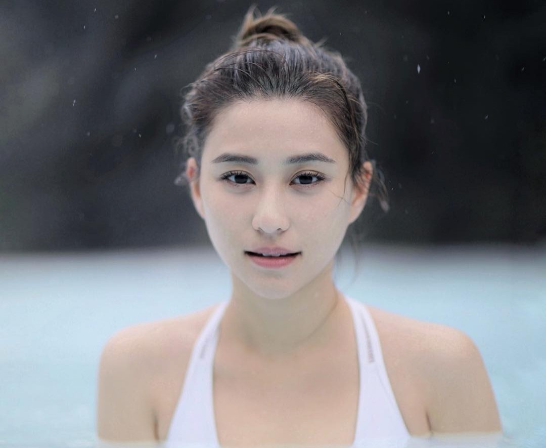 con gai ty phu chau A anh 9