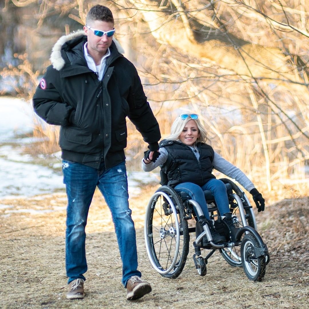 moi tinh dep cua co gai xuong thuy tinh anh 1