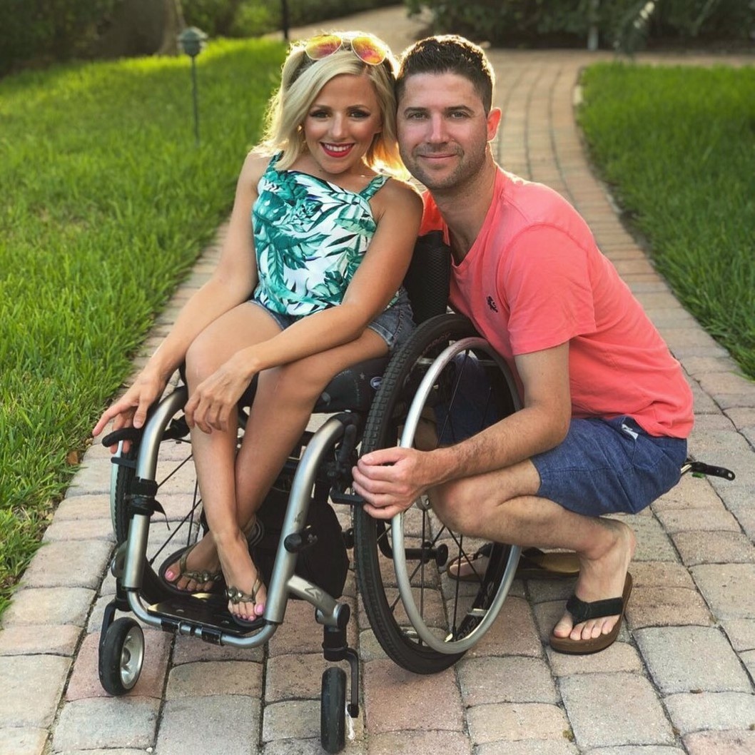 moi tinh dep cua co gai xuong thuy tinh anh 2