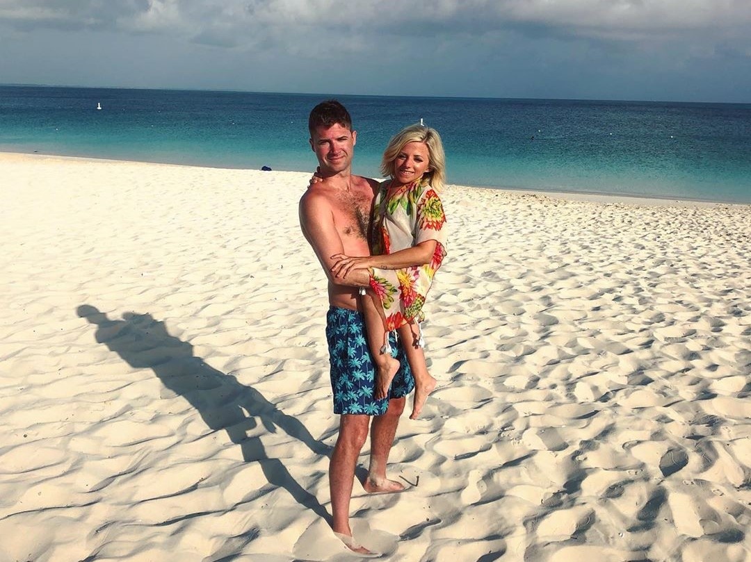 moi tinh dep cua co gai xuong thuy tinh anh 3