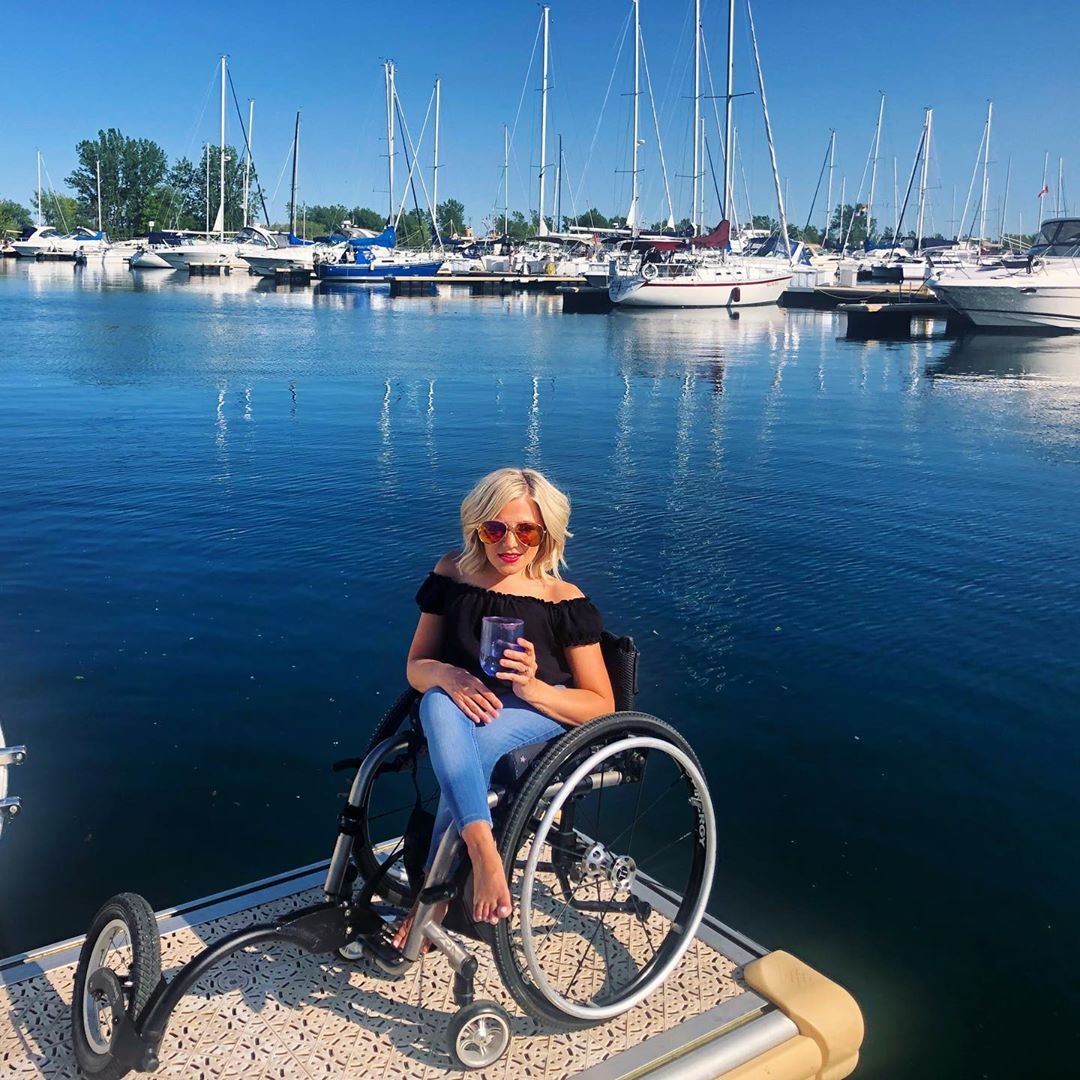 moi tinh dep cua co gai xuong thuy tinh anh 9