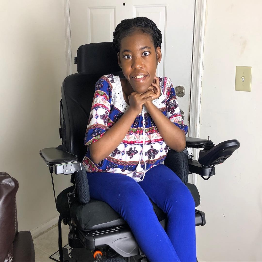 nghi luc cua co gai ngoi xe lan anh 2