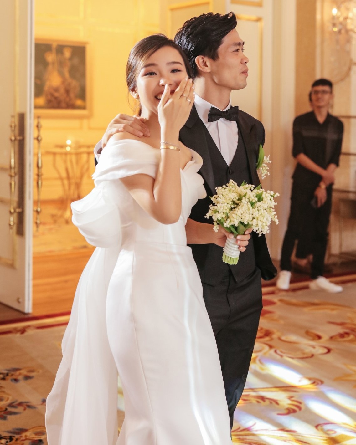 nhan sac vo cau thu ngay cuoi anh 2