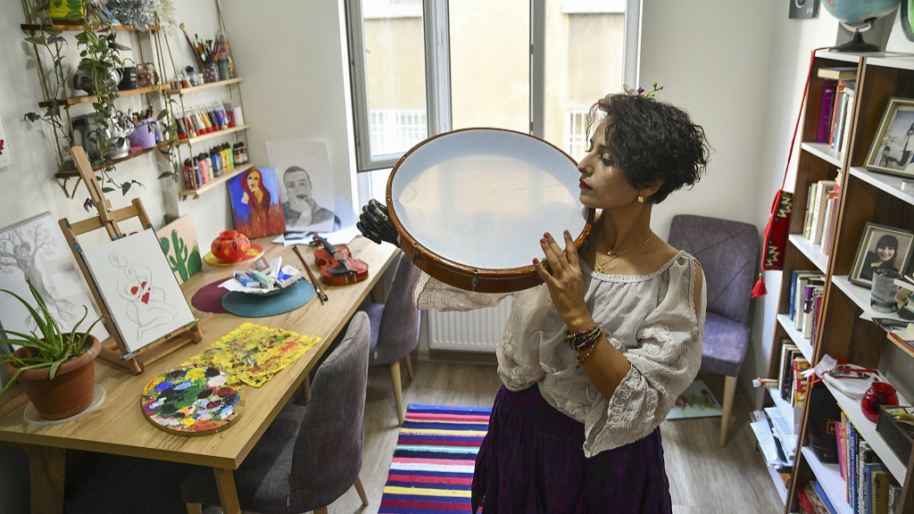 co gai voi canh tay bionic anh 6