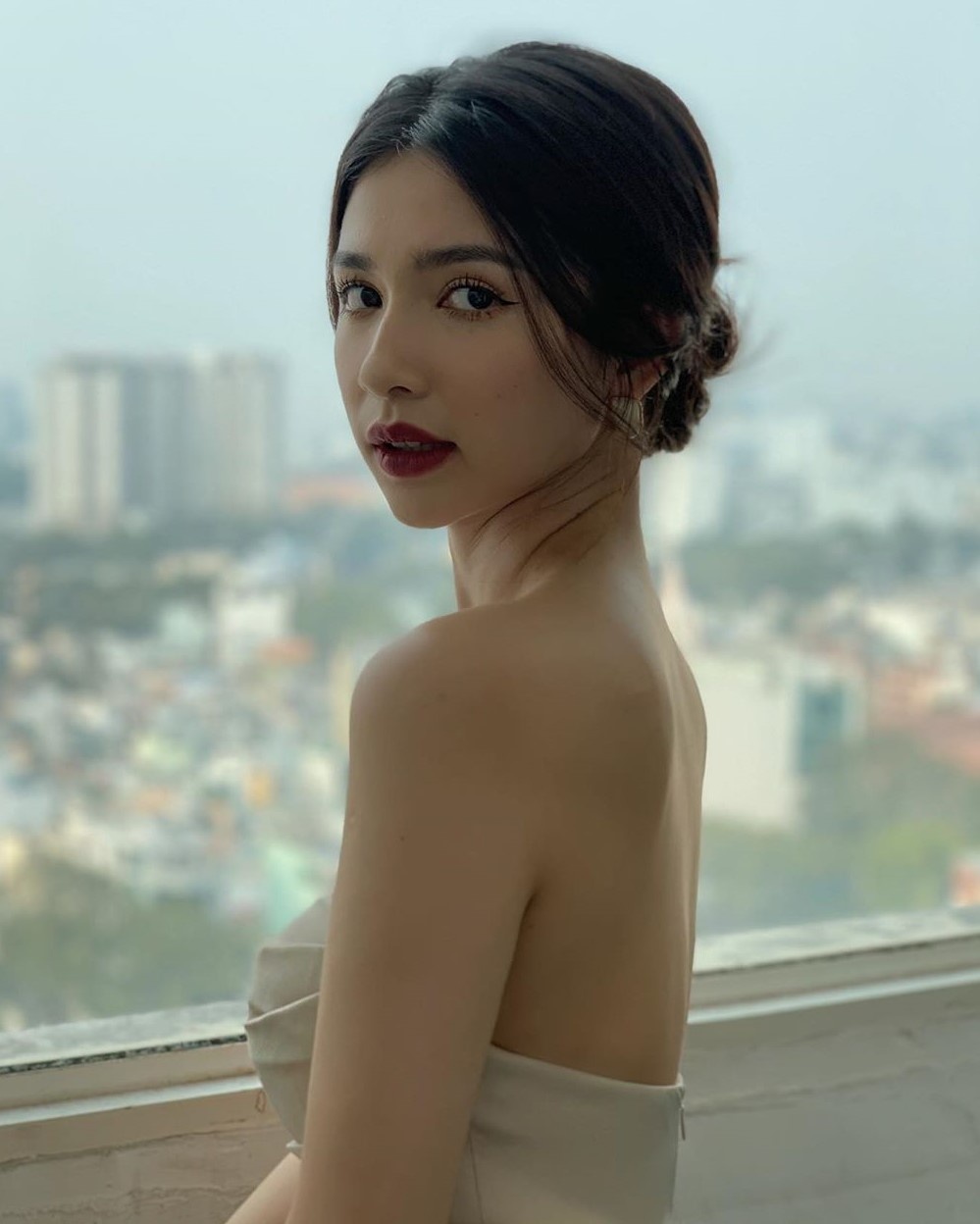 nhan sac nu chinh Nguoi ay la ai anh 3