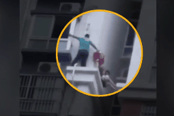 Lieu mang cuu be gai tren go tang 15 cua toa nha hinh anh