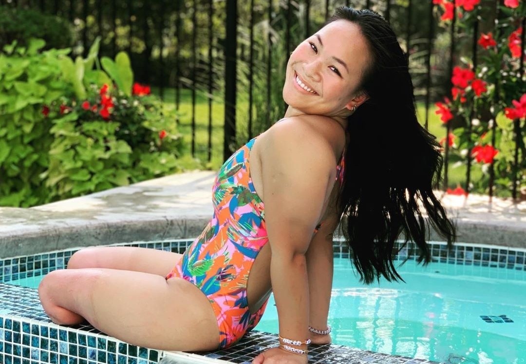 Co gai goc Viet mat 2 chan vi no bom, thanh VDV boi loi o My hinh anh