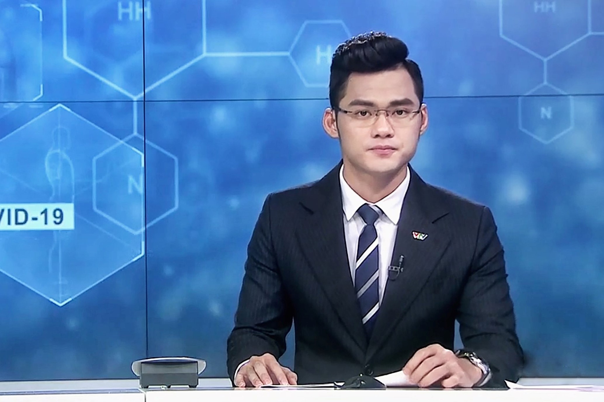 MC 9X dan Thoi su VTV anh 8