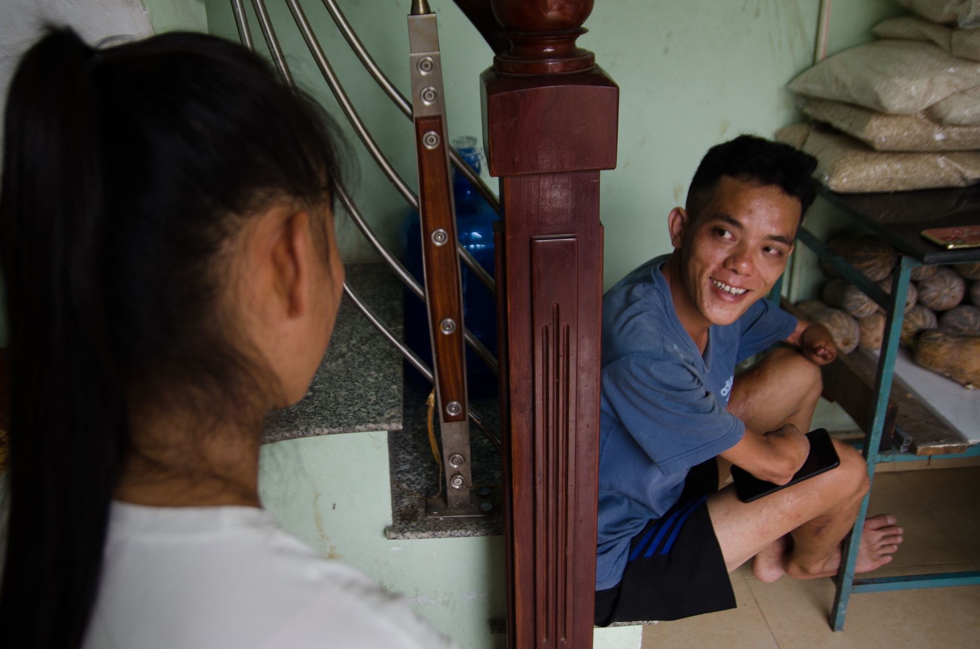 Chang trai mat 2 tay quen vo sap cuoi qua mang xa hoi hinh anh