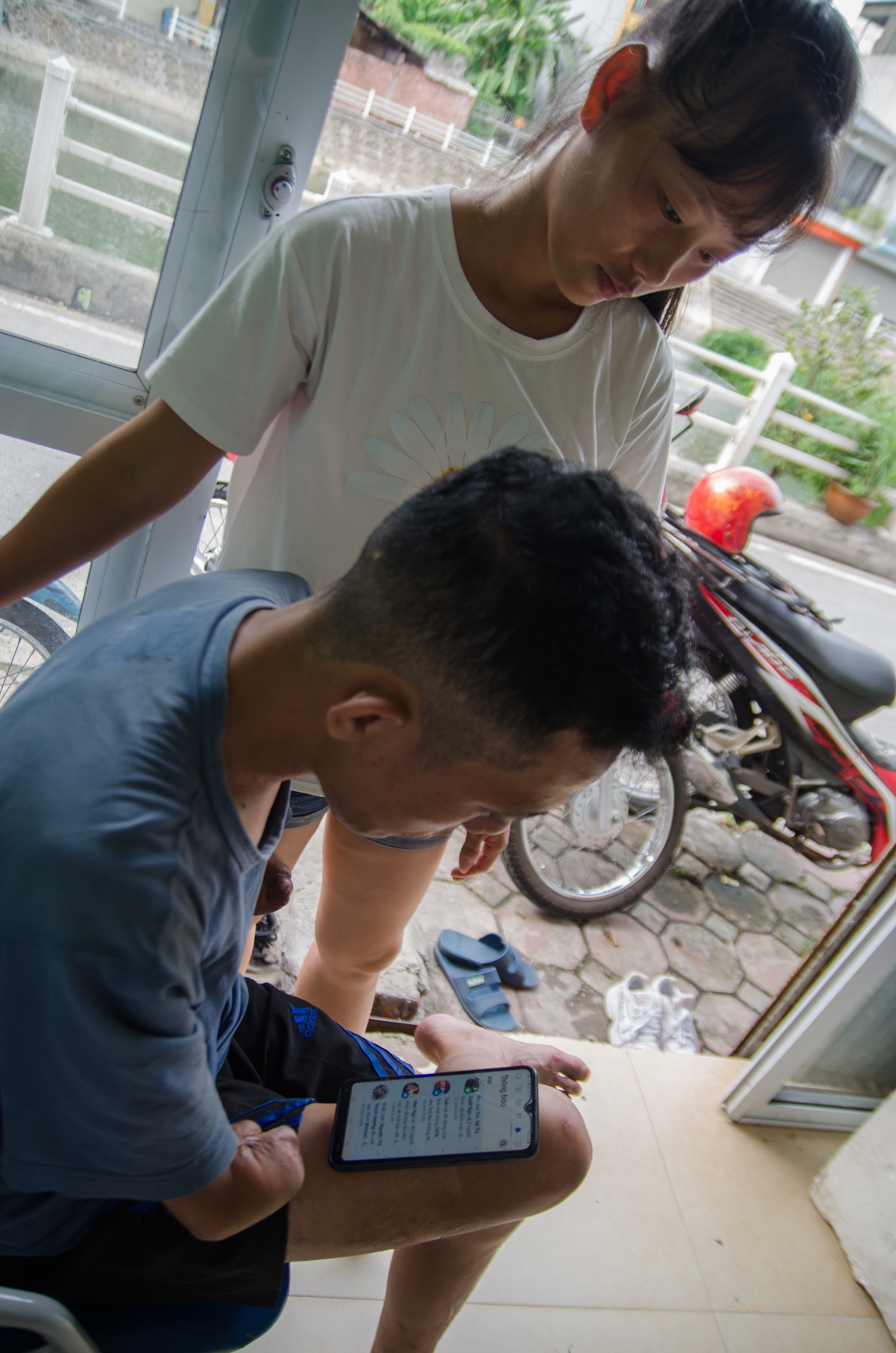 chàng trai cụt 2 tay sắp cưới vợ ảnh 4 chang trai cut 2 tay sap cuoi vo anh 4