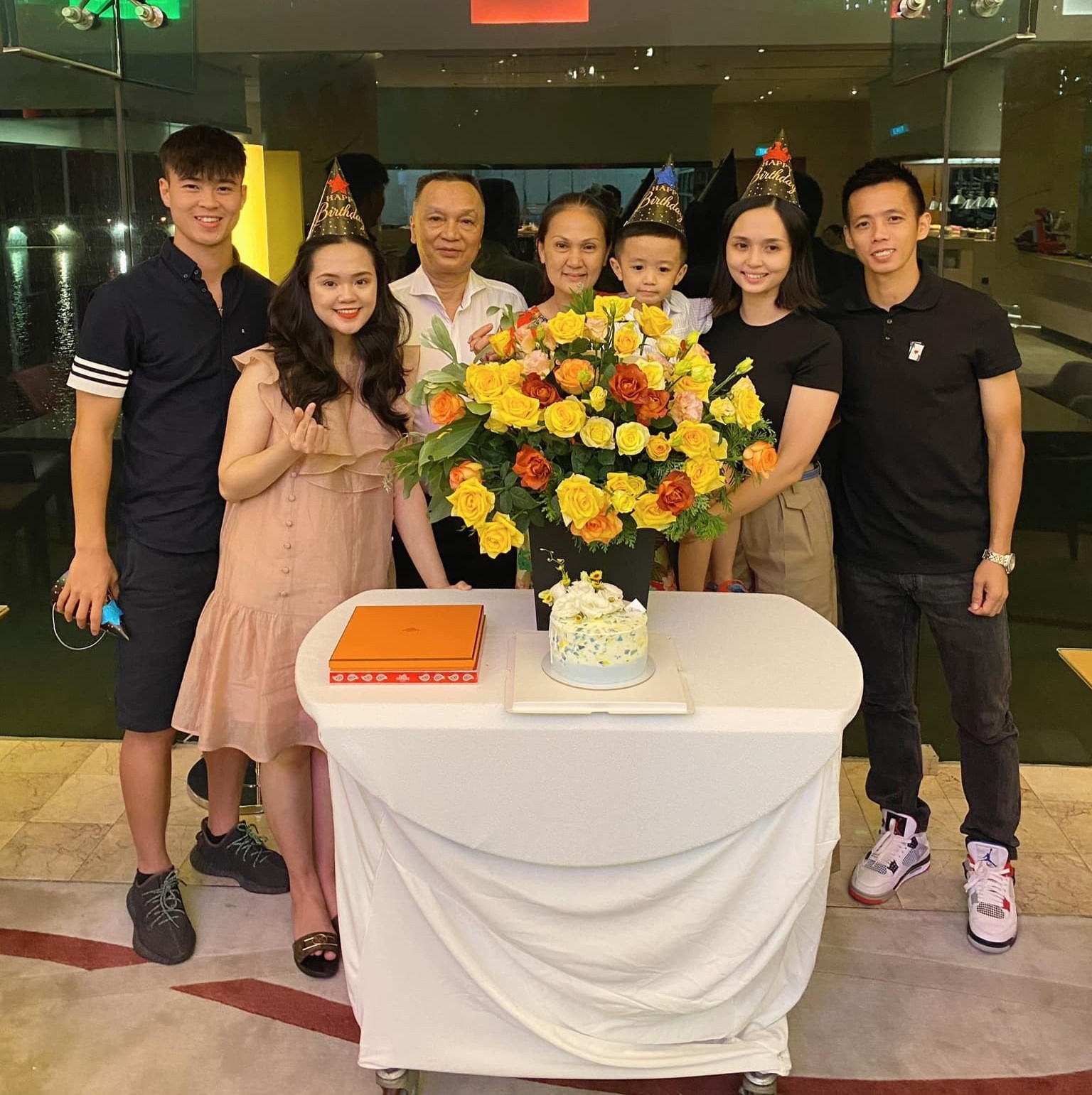 Quỳnh Anh đập hộp ảnh 2 Quynh Anh dap hop anh 2