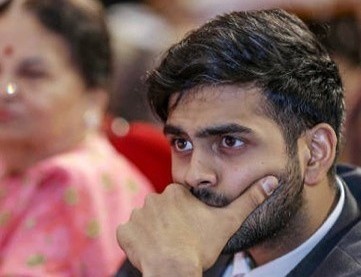 Chau trai ty phu giau nhat chau A thich suu tap may bay, sieu xe hinh anh