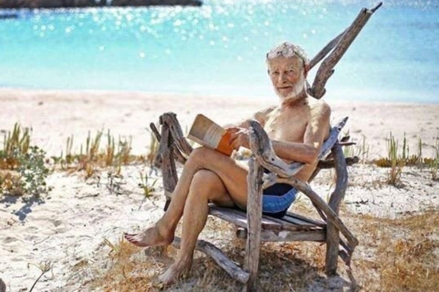 ‘Robinson doi thuc’ tuyet vong vi bi duoi khoi dao hoang sau 30 nam hinh anh