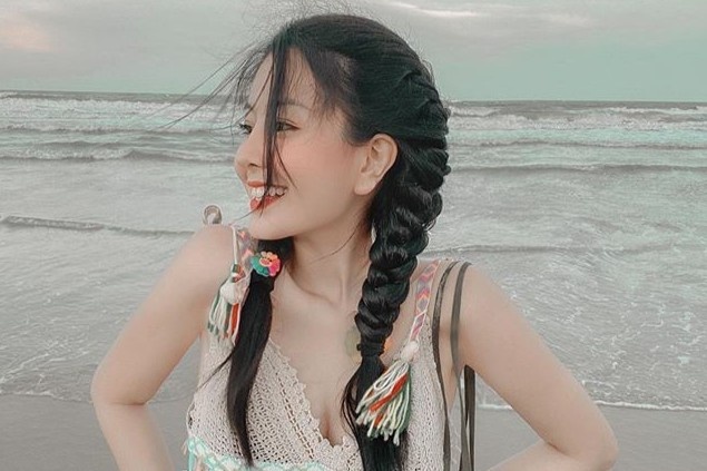 Dan hot girl 2K khoe dang voi bikini mua he hinh anh