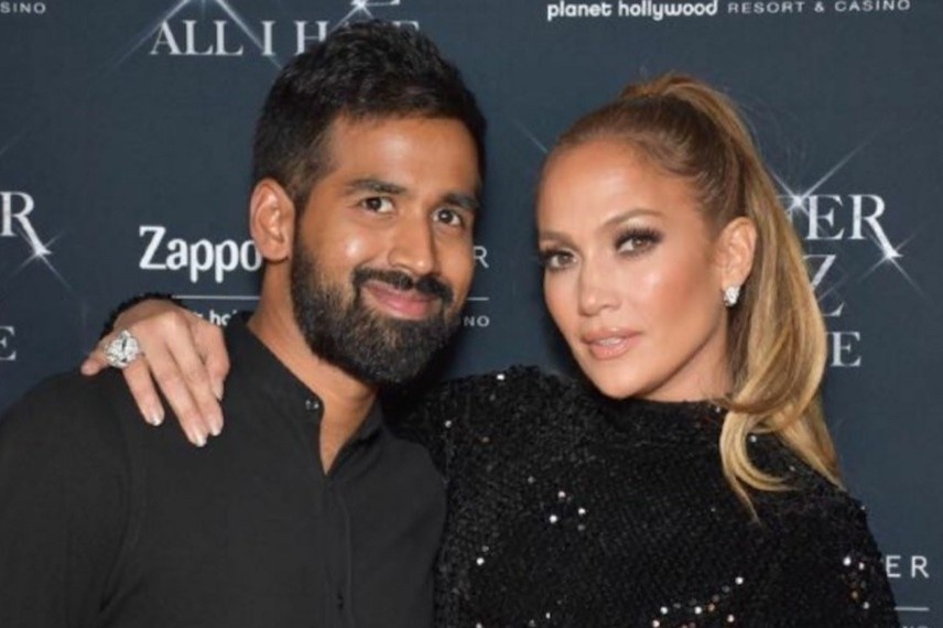 CEO noi minh thanh trieu phu nho 'khong tinh duc' trong 13 nam hinh anh