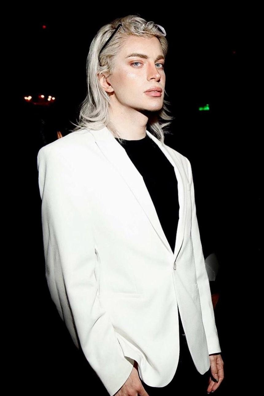 chi 60.000 USD để thành yêu tinh đời thực ảnh 2 chi 60.000 USD de thanh yeu tinh doi thuc anh 2