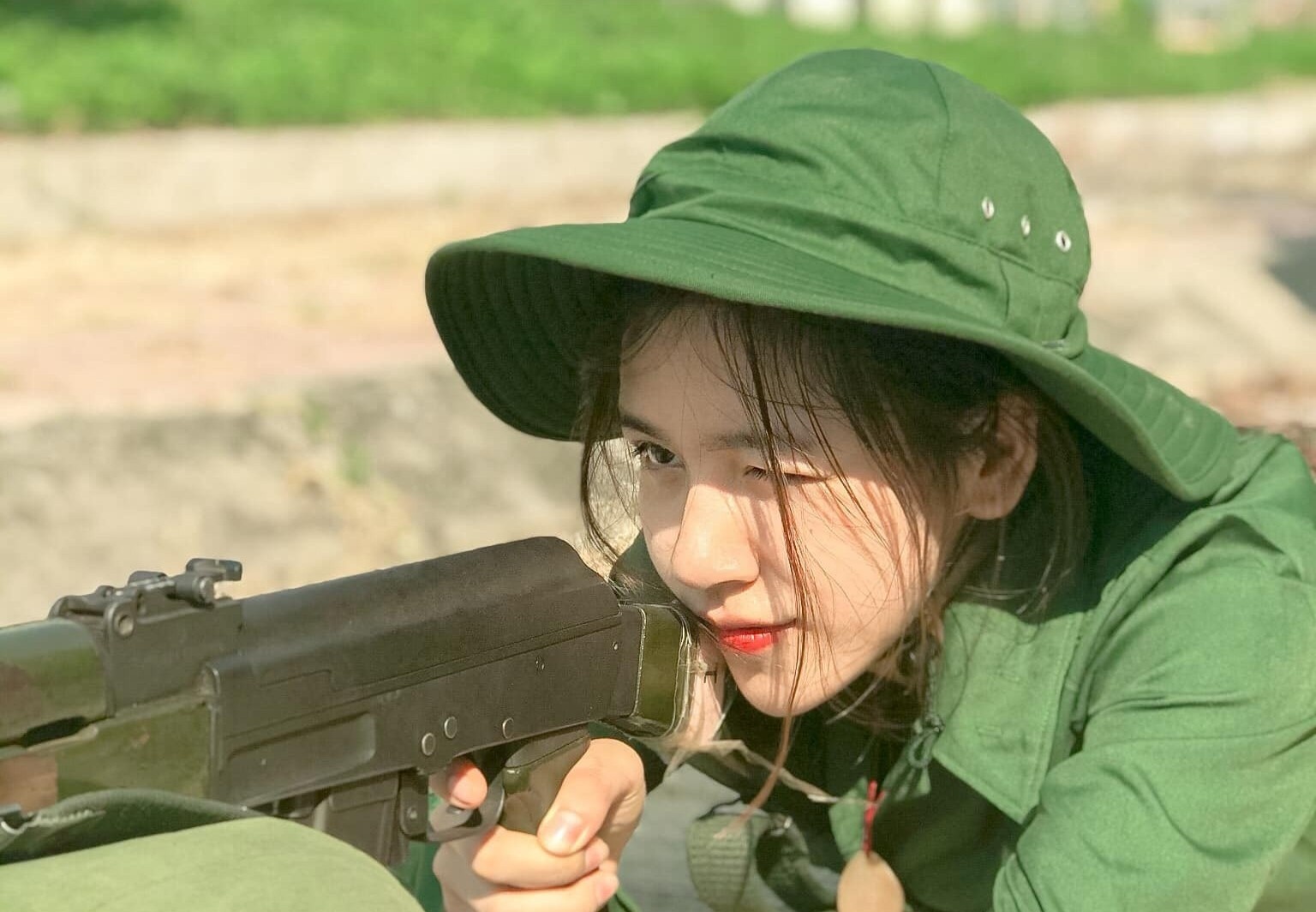 Nu sinh Lao Cai noi tren mang nho khoanh khac tap quan su hinh anh