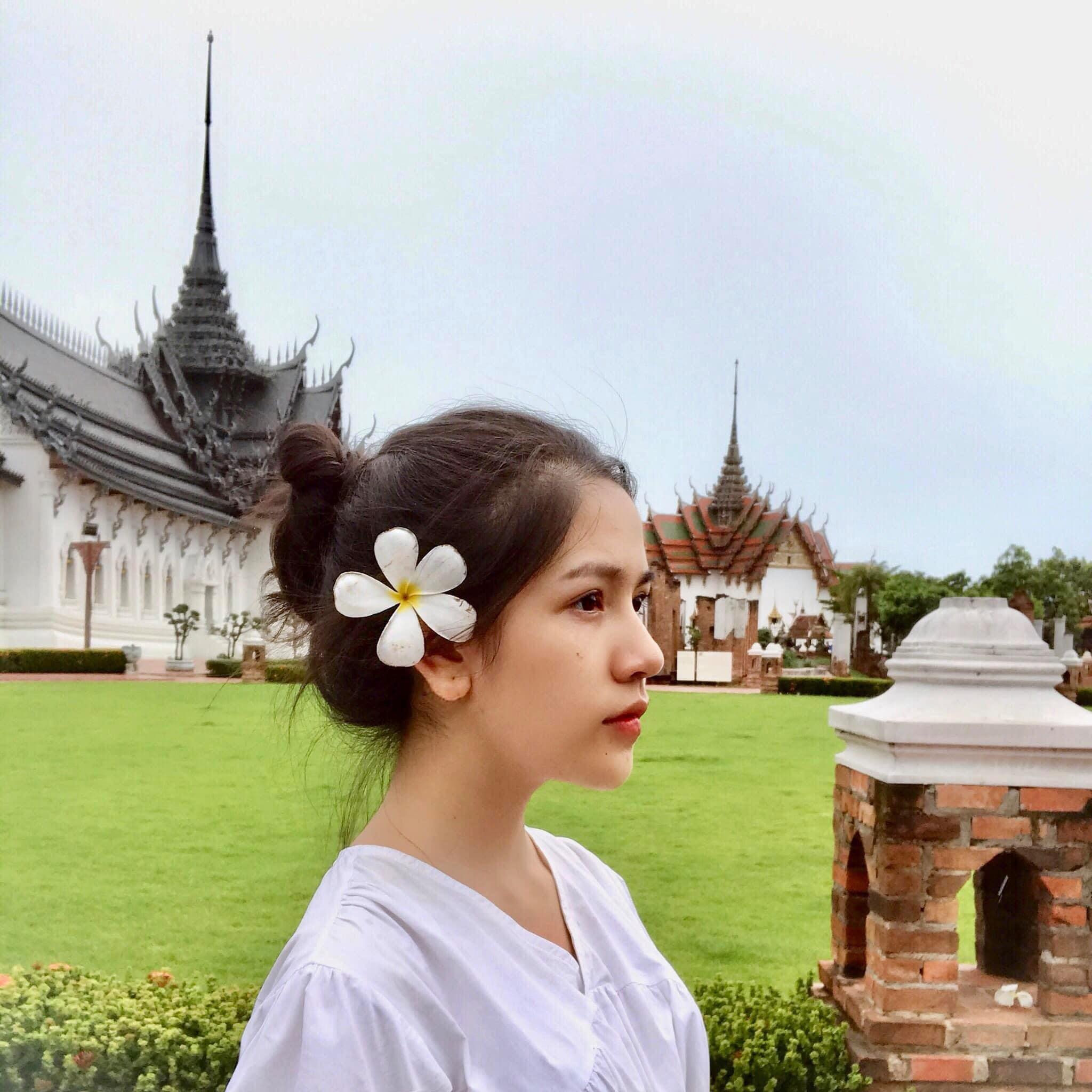 nu sinh xinh xan mac do quan su anh 6