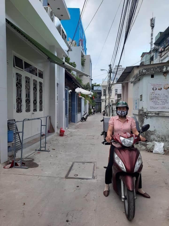 Chủ tịch Hội Phụ nữ ở Đà Nẵng đi từng ngõ nhắc người dân ở nhà ảnh 2 Chu tich Hoi Phu nu o Da Nang di tung ngo nhac nguoi dan o nha anh 2