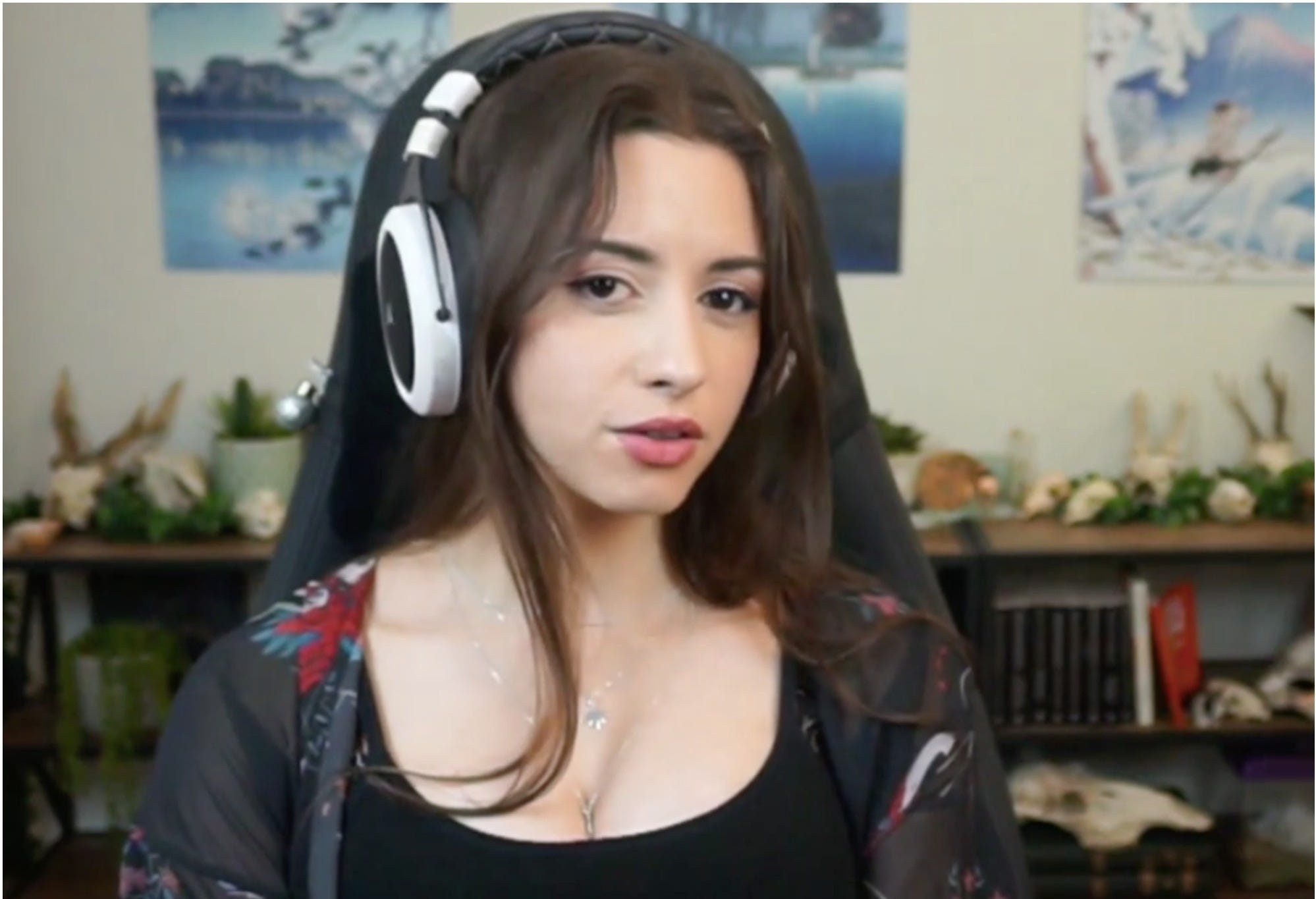 Nu streamer bi ke la rinh rap, doa giet suot nhieu thang hinh anh