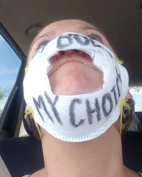 bi chi trich vi duc lo tren khau trang anh 2