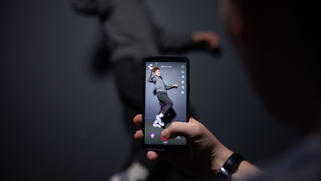 Hiem hoa nup bong clip 15 giay tren TikTok hinh anh