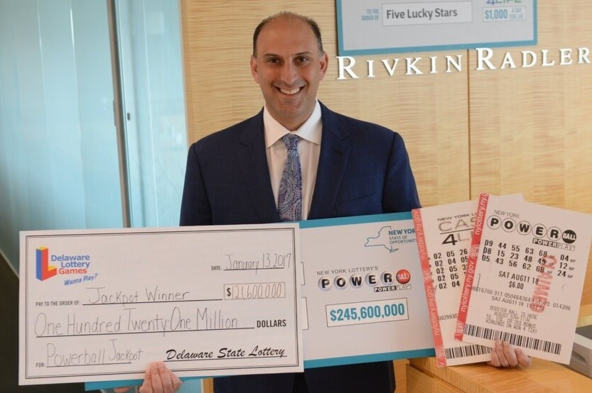 Luat su chuyen lua tien nguoi trung xo so hinh anh