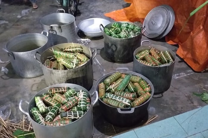 xóm ở Nghệ An gói hơn bánh chưng ủng hộ đồng bào vùng lũ ảnh 1 xom o Nghe An goi hon banh chung ung ho dong bao vung lu anh 1