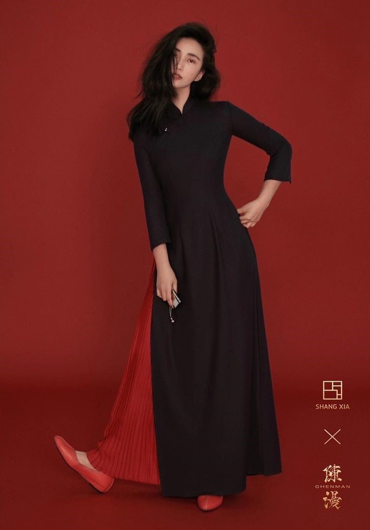 Nhiếp ảnh gia Trung Quốc tự nhận thiết kế trang phục giống áo dài Việt ảnh 1 Nhiep anh gia Trung Quoc tu nhan thiet ke trang phuc giong ao dai Viet anh 1