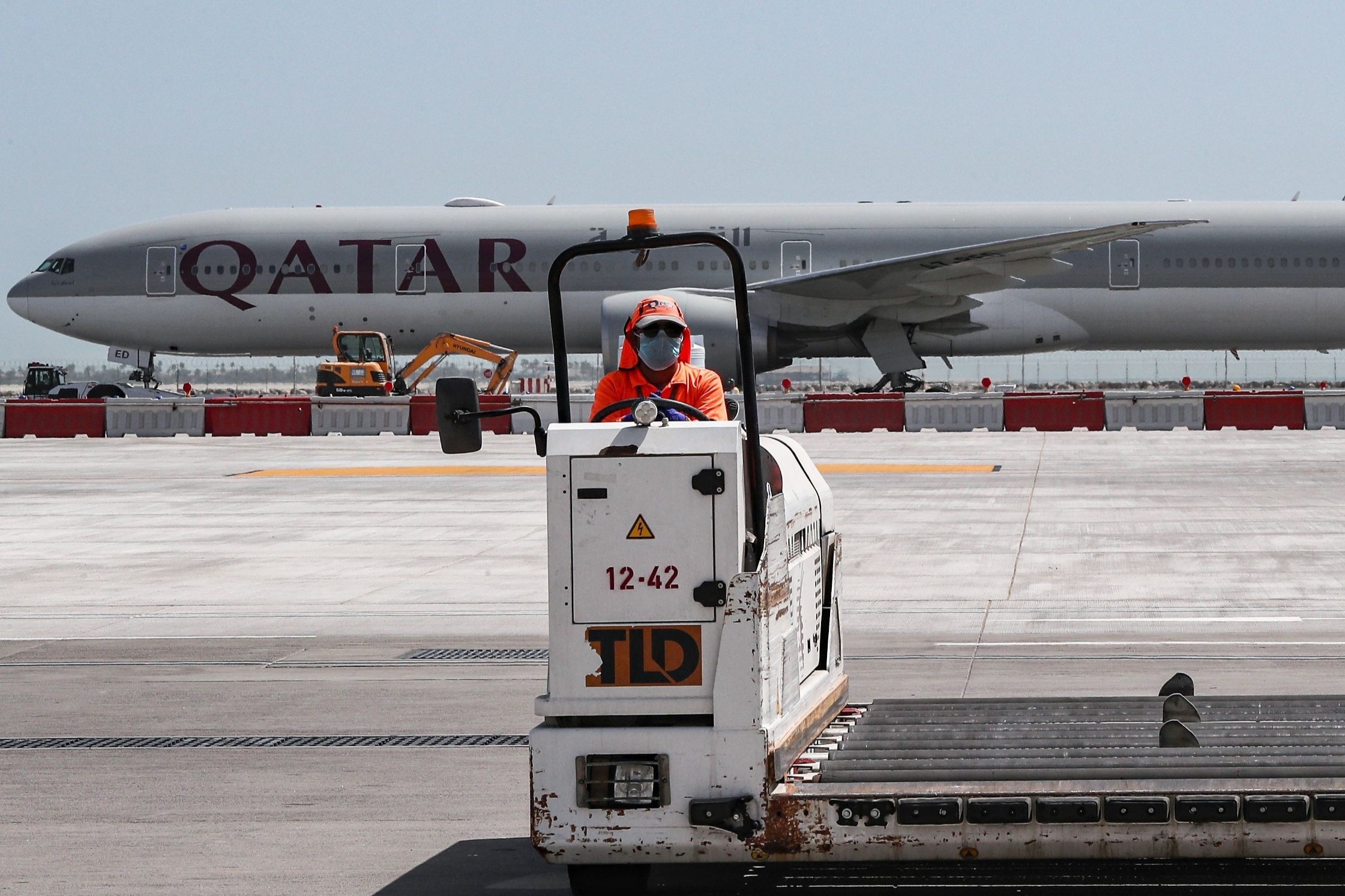 Phu nu bi kham xet khoa than o Qatar vi nghi vut bo con moi sinh hinh anh