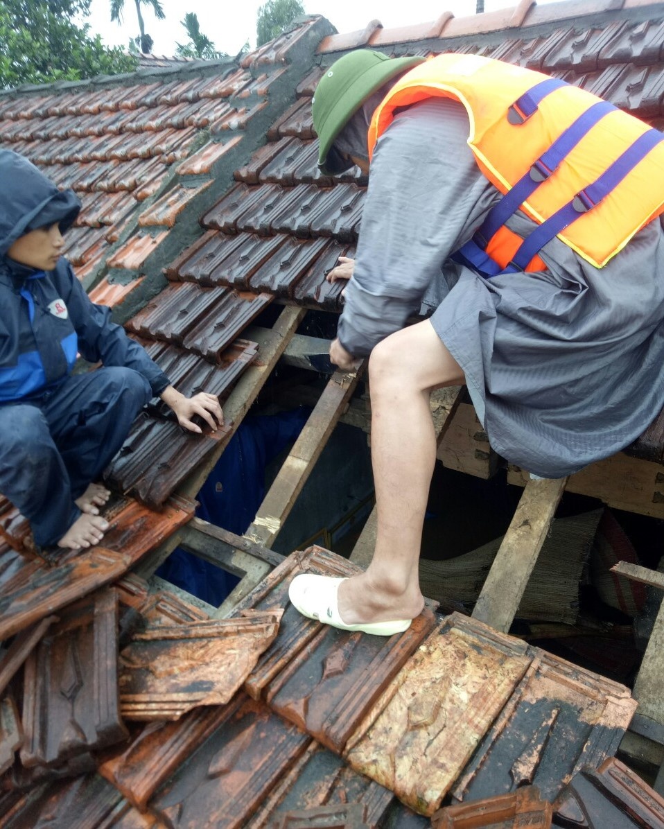 Cứu cụ ông liệt tứ chi ở Quảng Bình ảnh 1 Cuu cu ong liet tu chi o Quang Binh anh 1