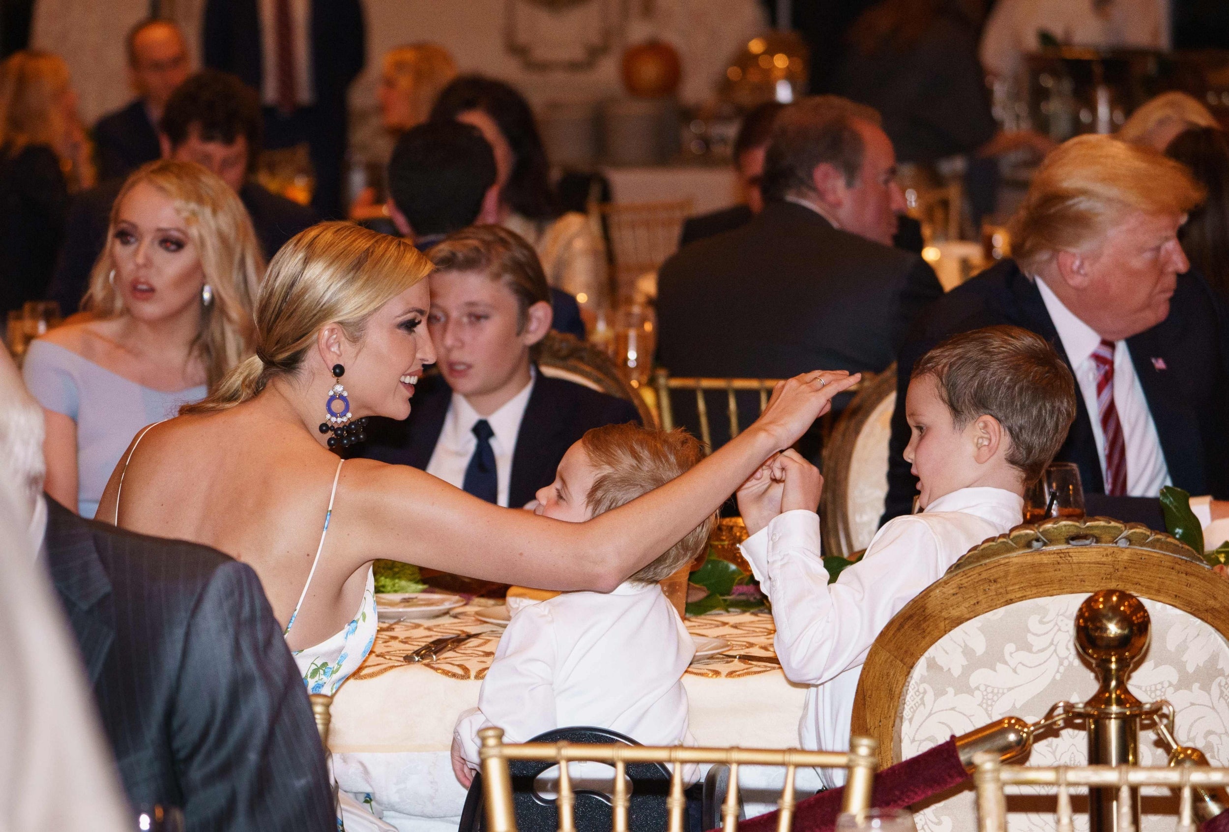 Barron Trump va cac anh chi em anh 4