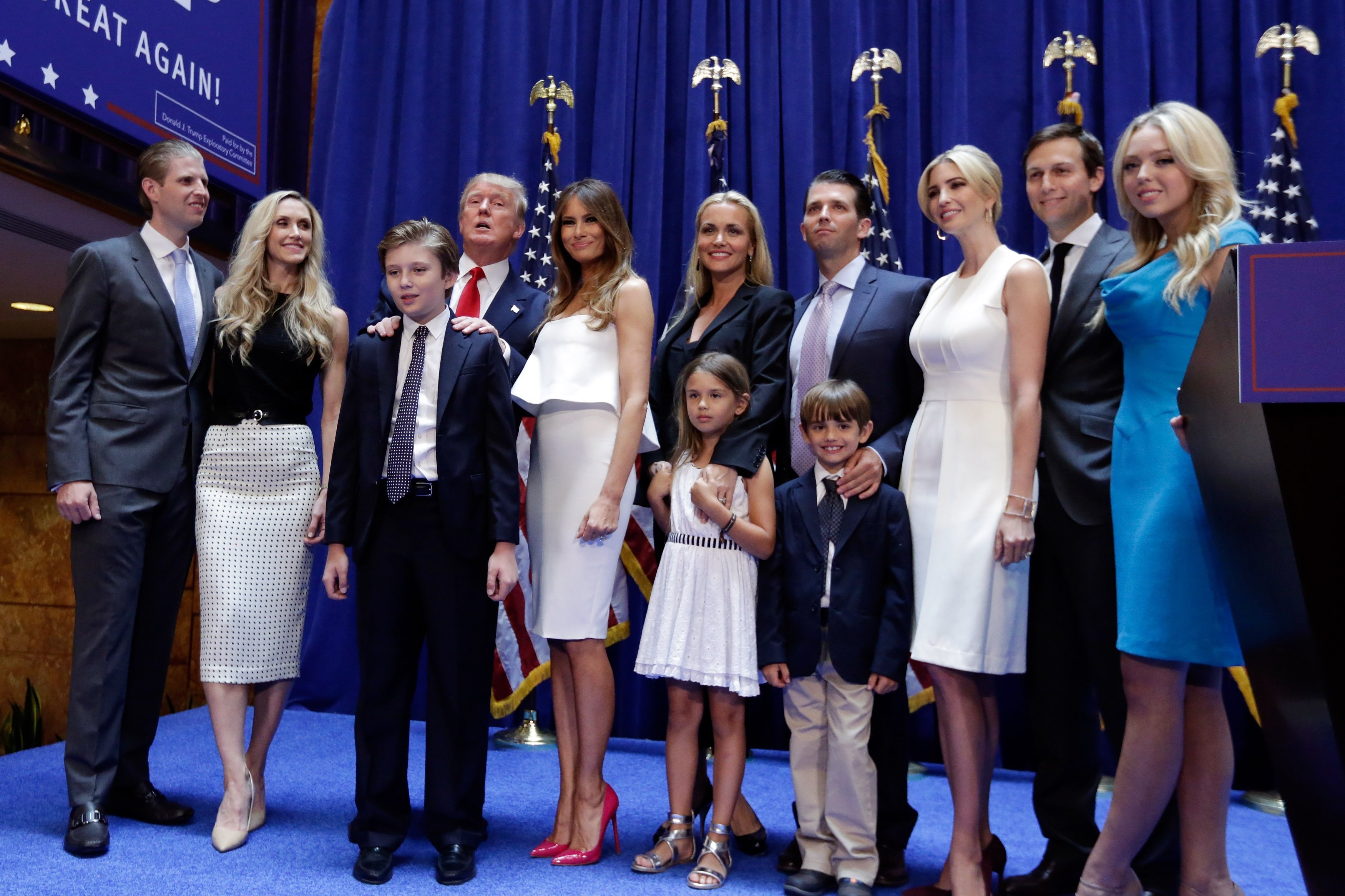 Barron Trump va cac anh chi em anh 1