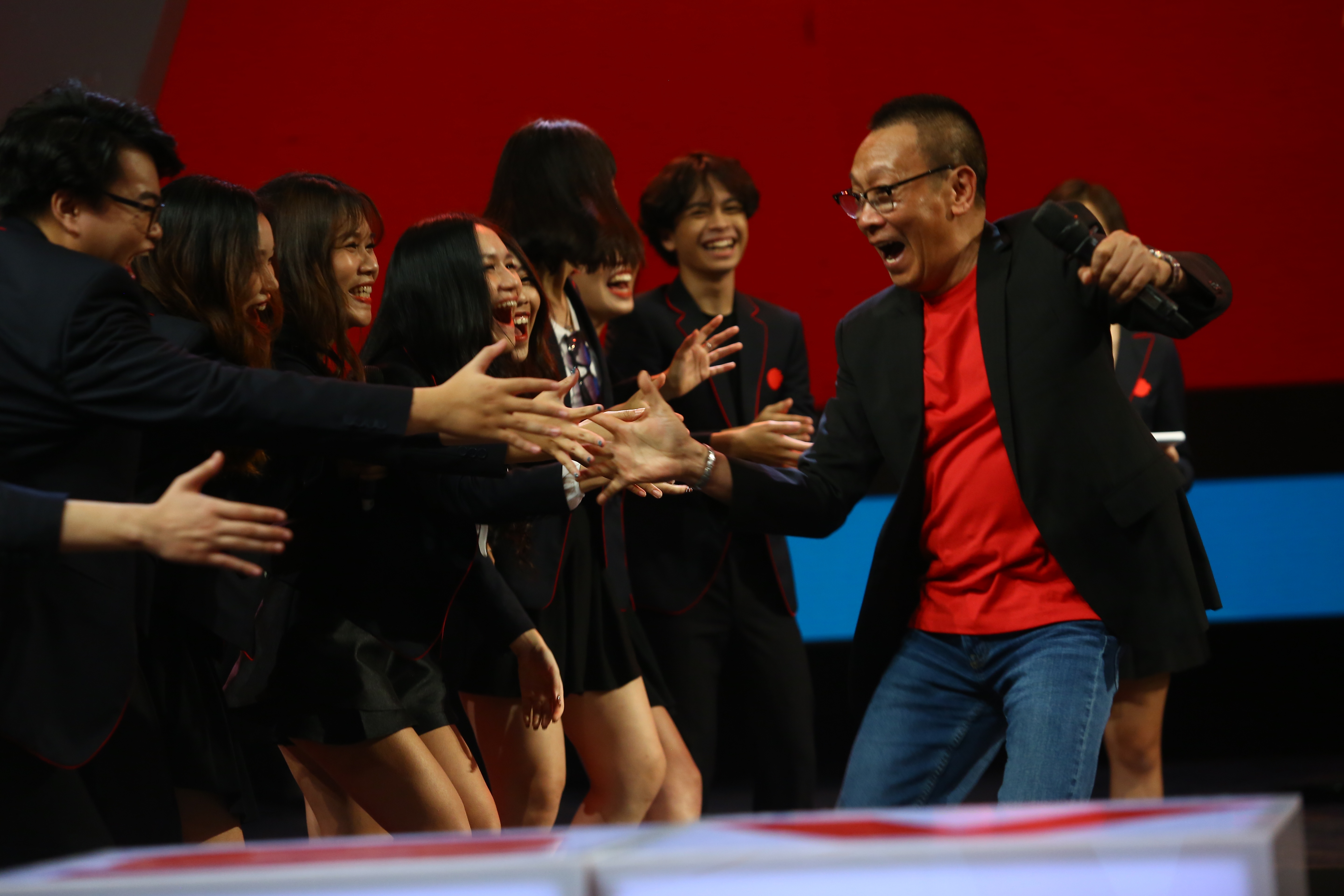 Nha bao Lai Van Sam: 'SV 2020 cho toi tre lai hang chuc tuoi' hinh anh