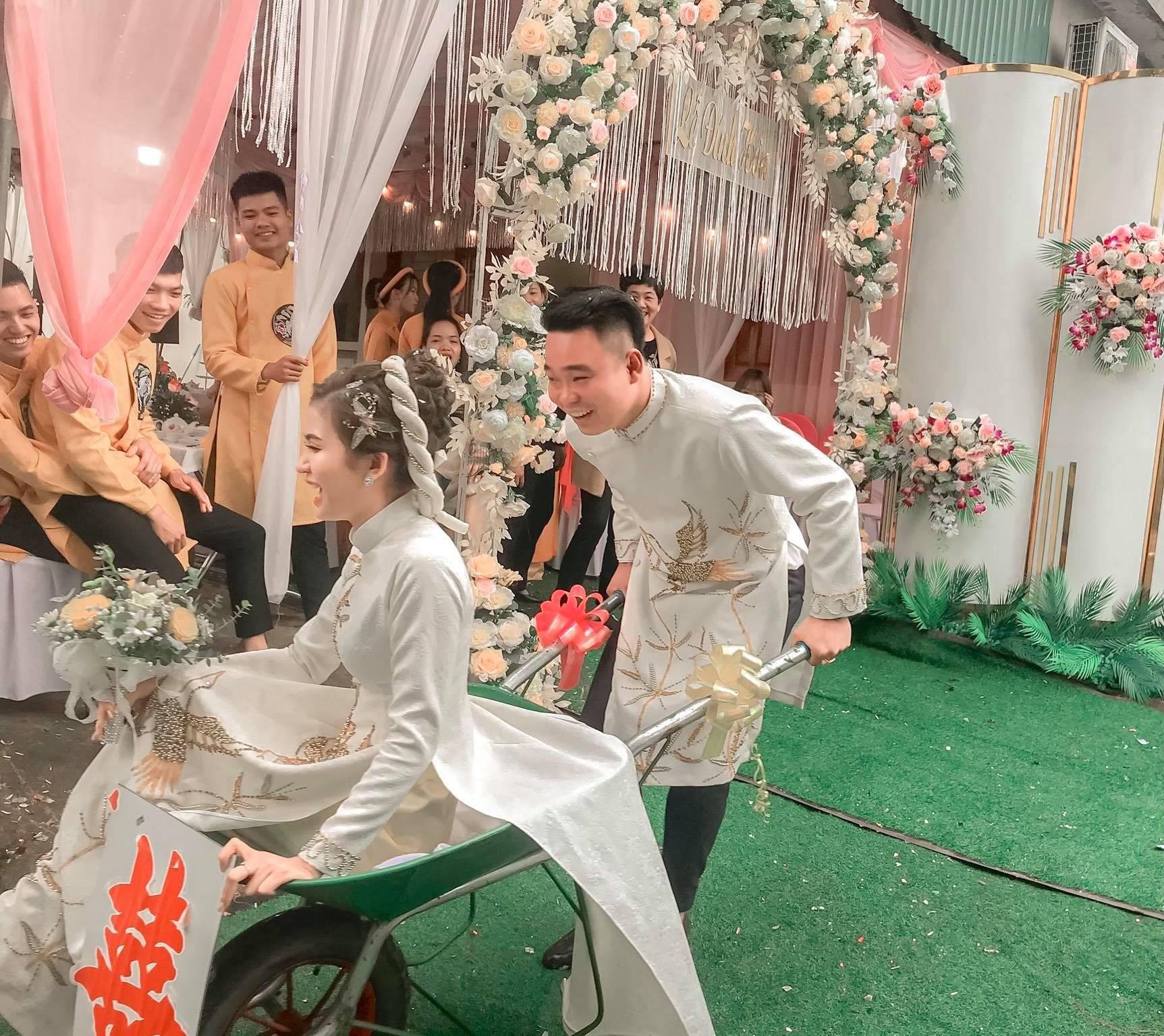 Dàn xe rùa đưa tráp trong đám hỏi ở Thái Nguyên  ảnh 3 Dan xe rua dua trap trong dam hoi o Thai Nguyen anh 3