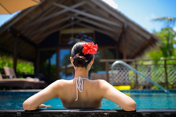 Nha giau Dong A do xo mua biet thu o Phuket de tranh dich hinh anh