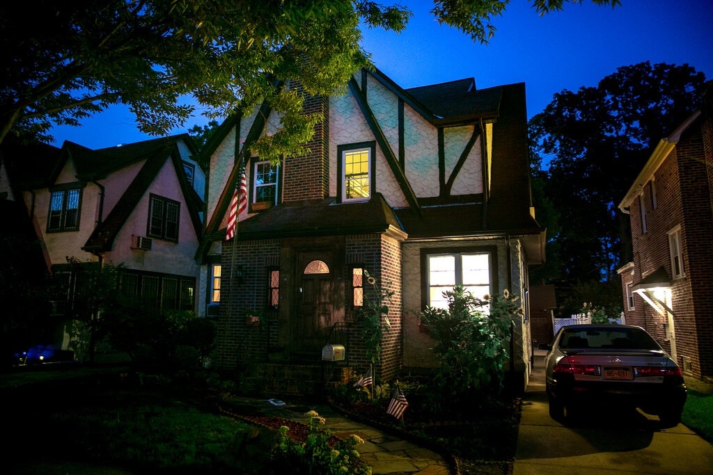 keu goi quyen gop 3 trieu USD mua lai nha tho au cua ong Trump anh 1