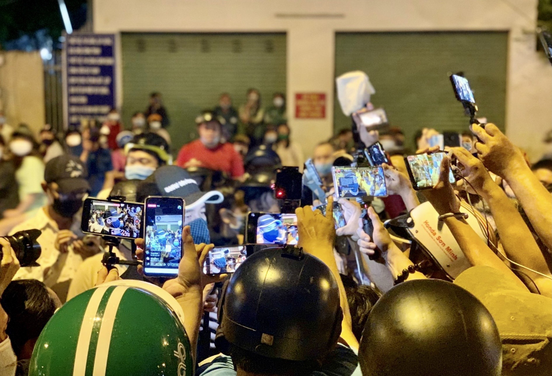 Nghe si Chi Tai qua doi va su vo cam cua doi quan livestream hinh anh