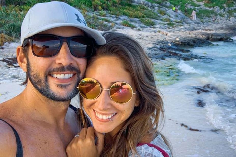 Hai nguoi la yeu nhau nho cung di du lich trong dich hinh anh